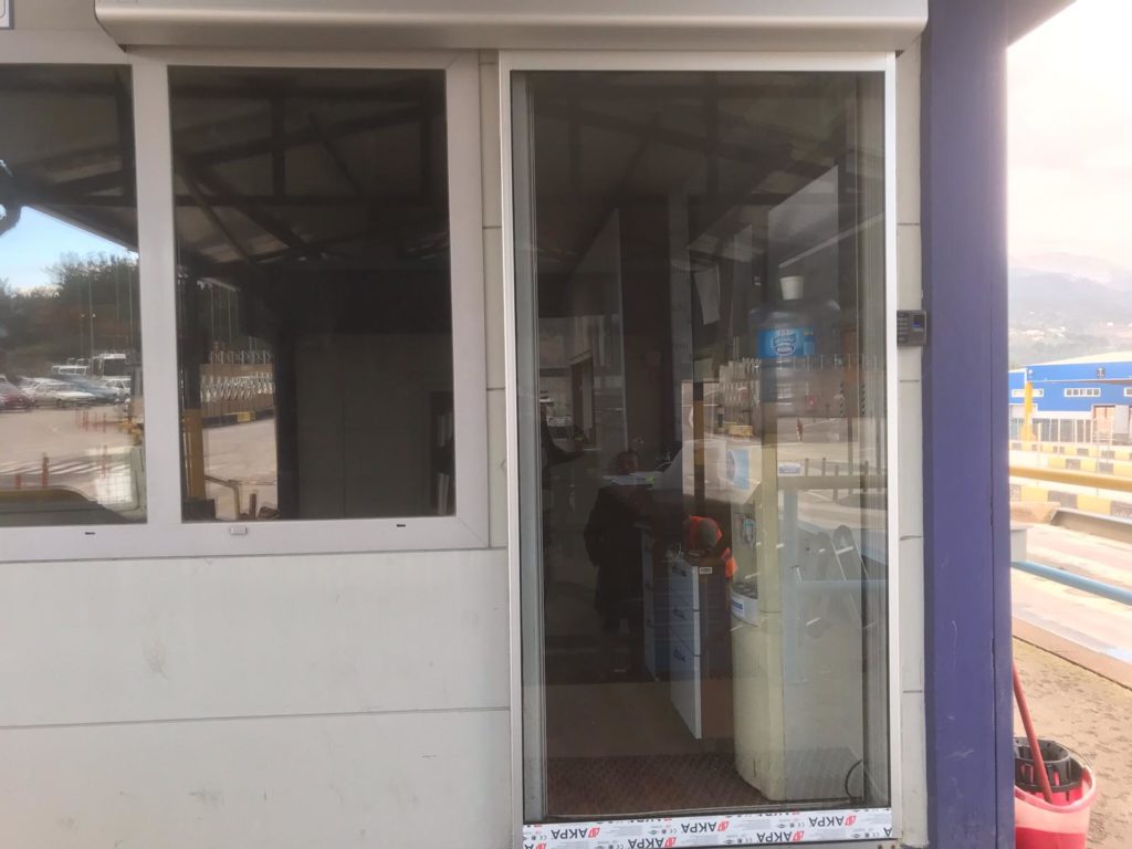 Tek Kanat Fotoselli Kapı